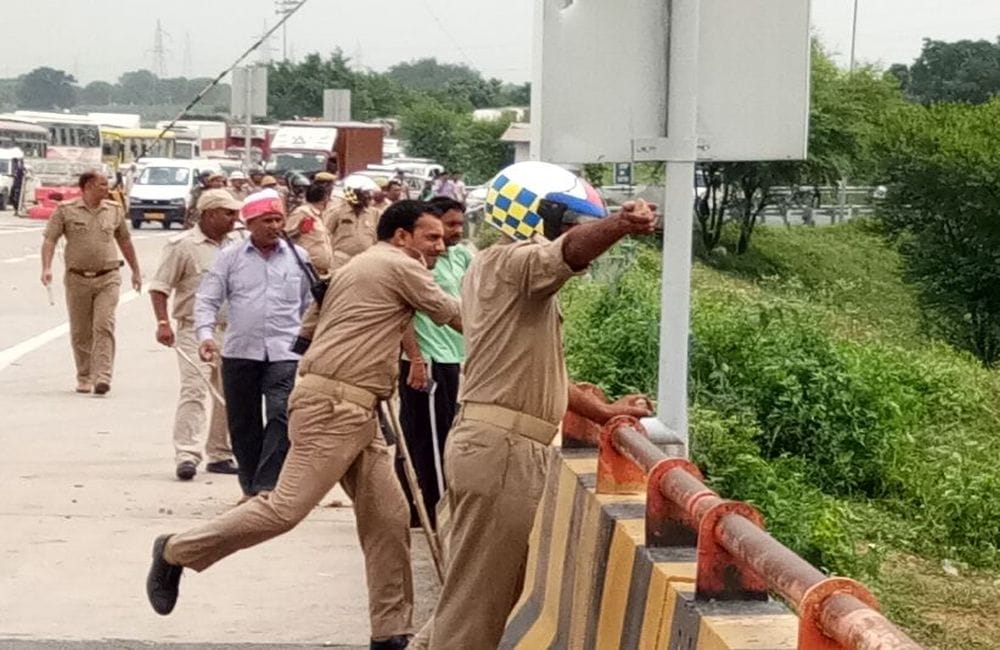 bharat bandh Protesters pelted stones in khandoli agra