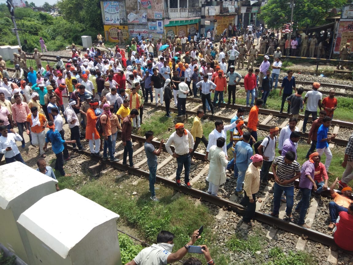 Bharat Bandh effects many places at purvanchal protest is going on