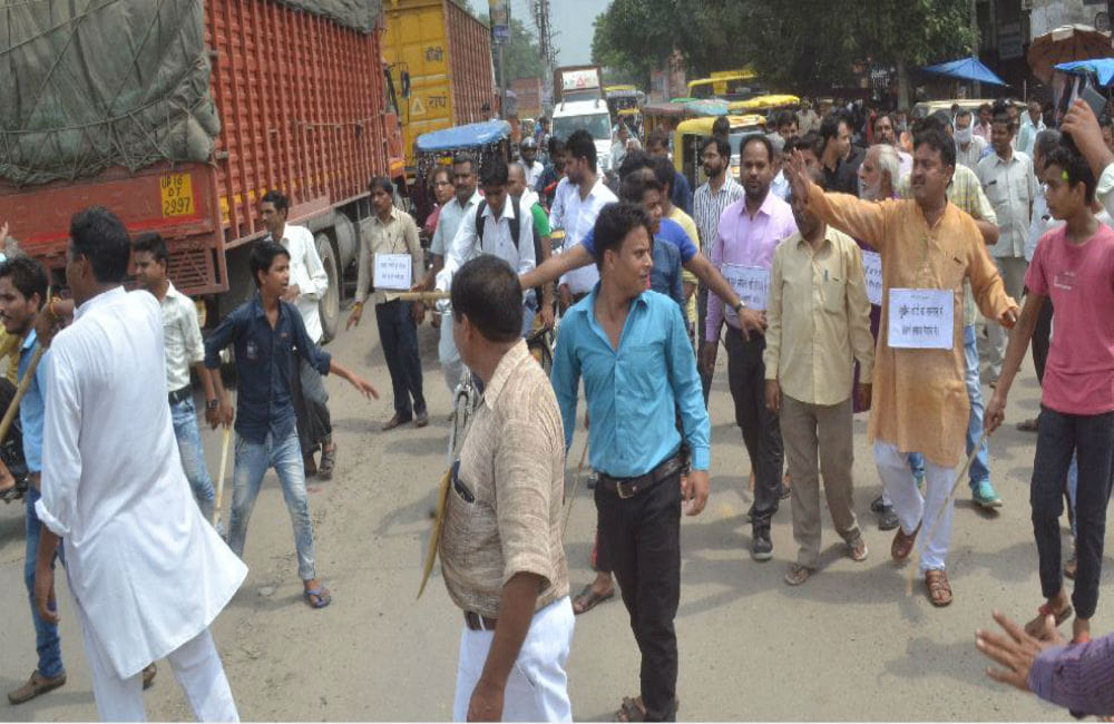 bharat bandh protests closed market and gt road jam in etah