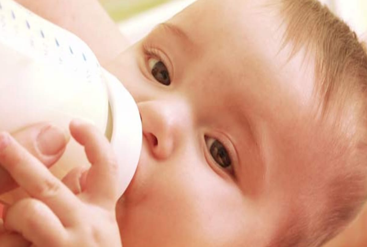 Woman ran away with lover and back home due to her child