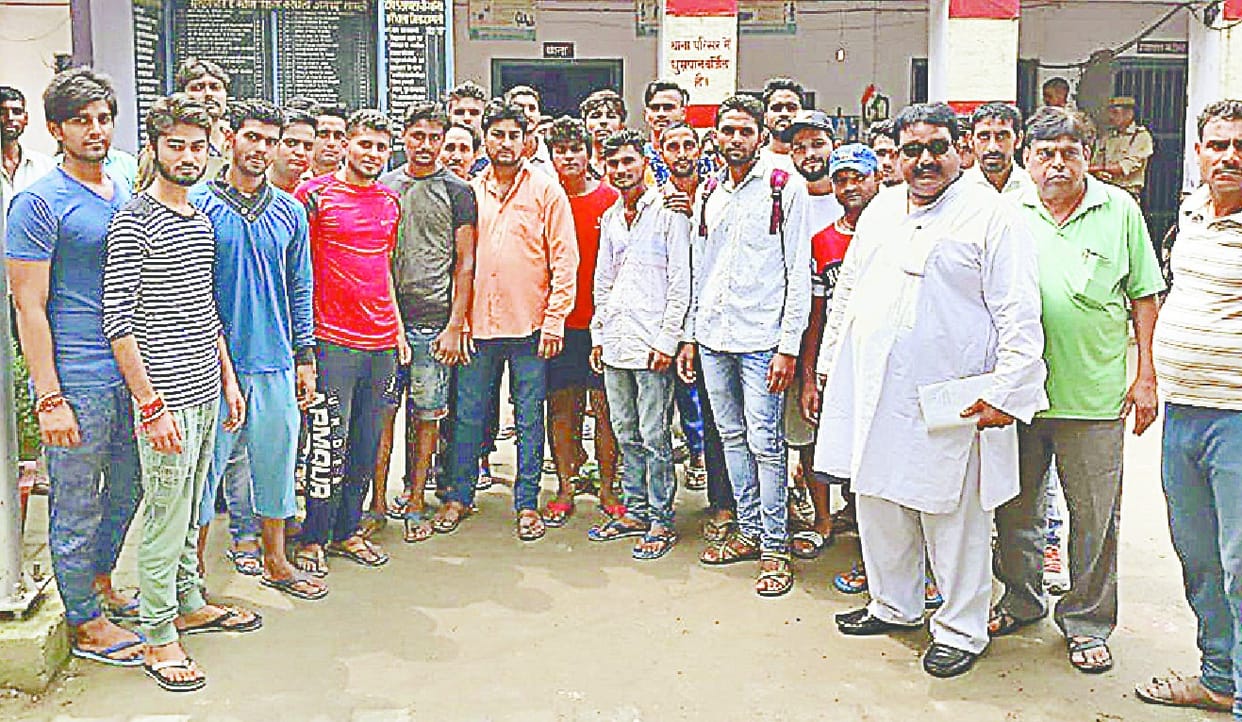 Break the lock of temple, cash theft, jewelery