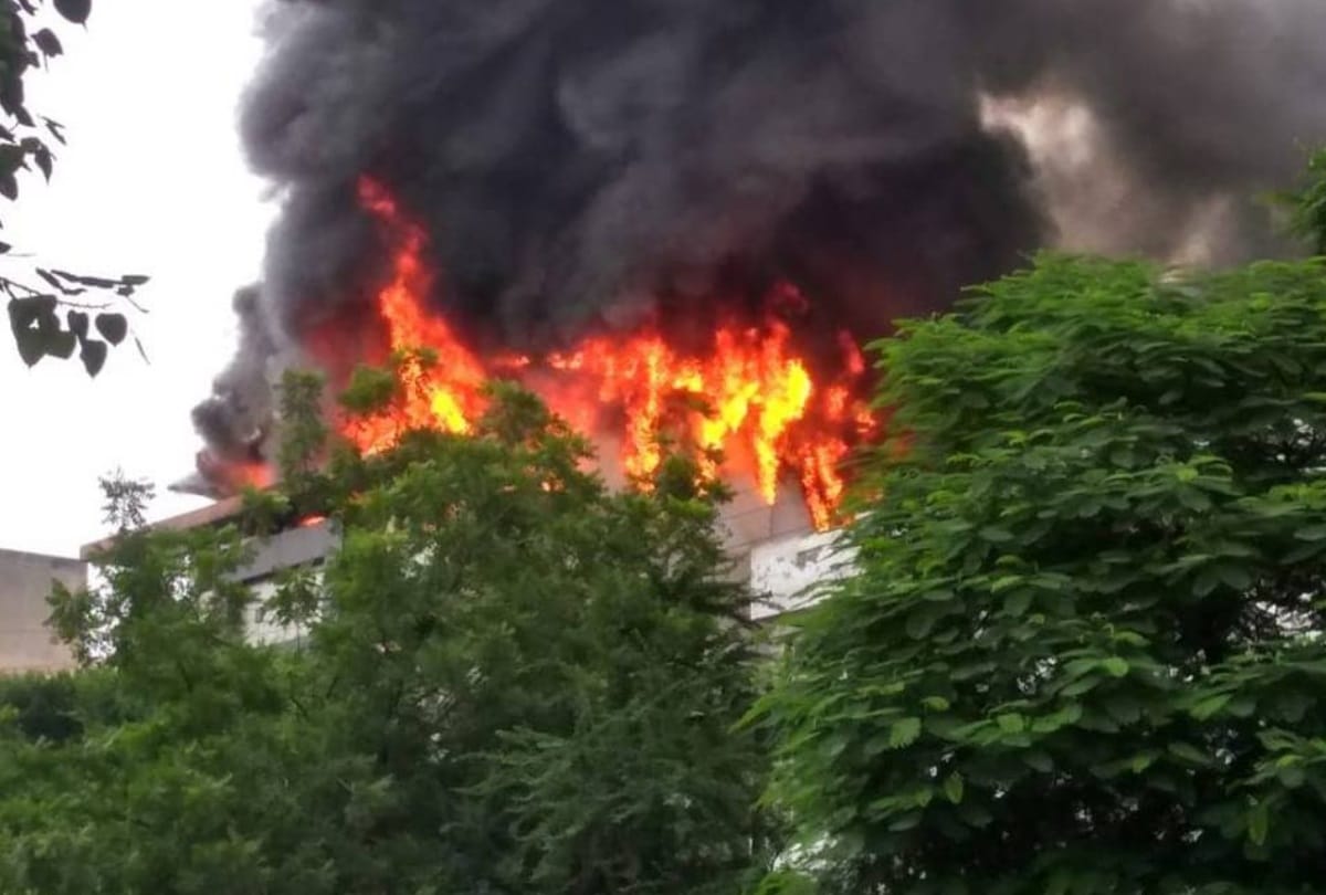 fire broken out at a godown in Mori Gate