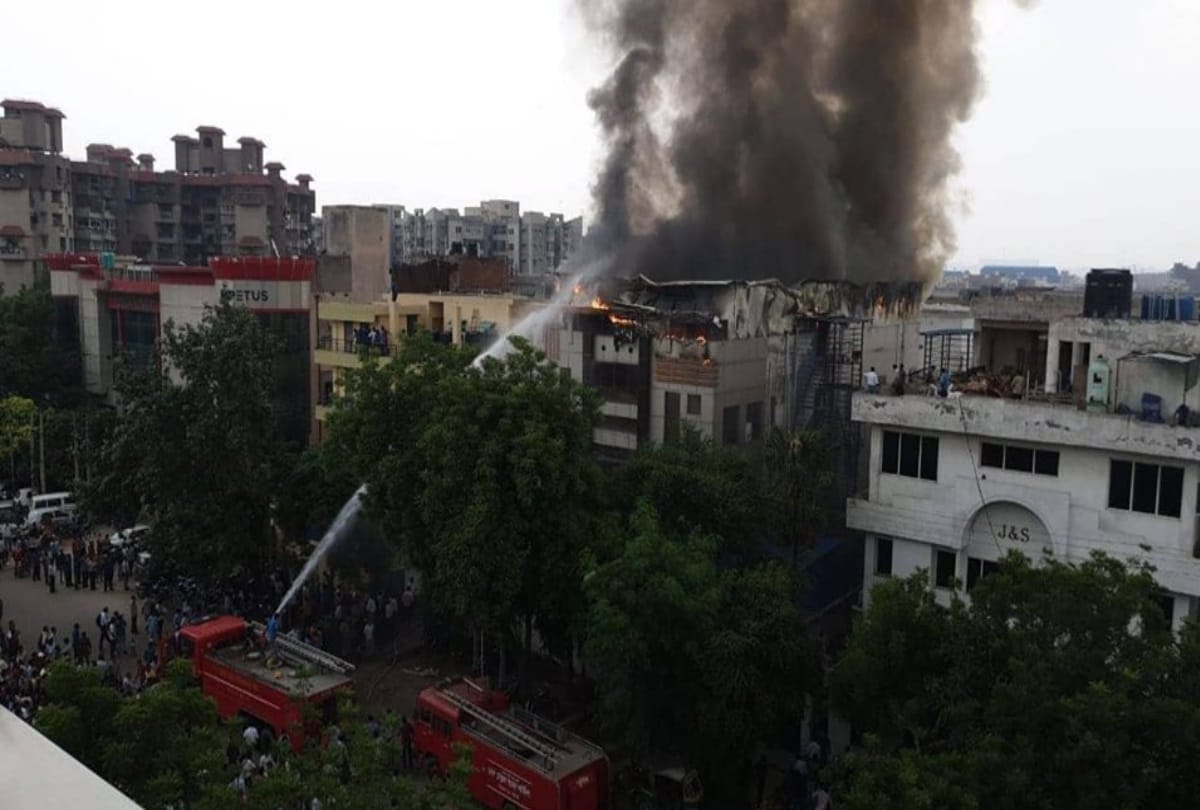 massive fire breaks out in clothes factory at noida