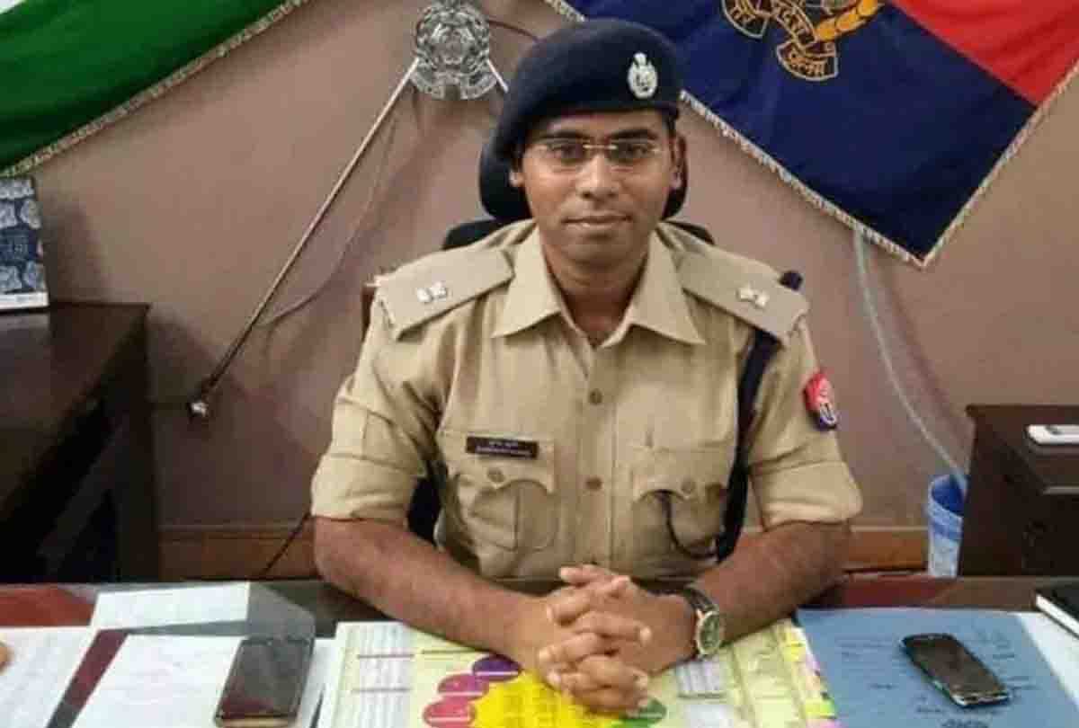 IPS surendra kumar das passed away mourning in his native village at ballia