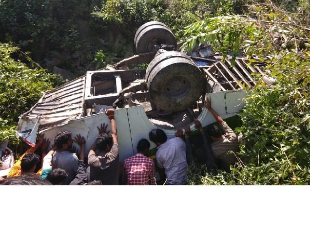 GMO bus near Bhatranjkhan In the ditch Five killed, 21 injured