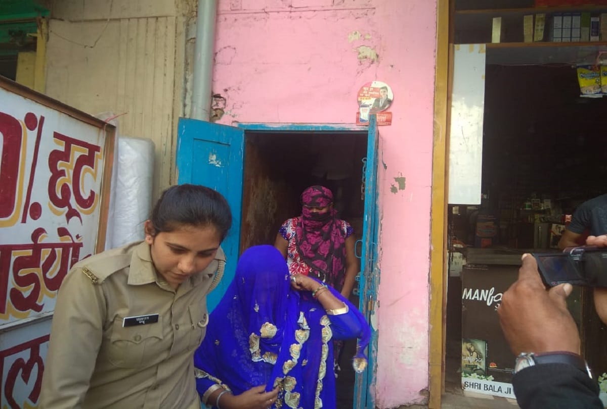 Meerut police raids in Red Light Area, and freed many girls