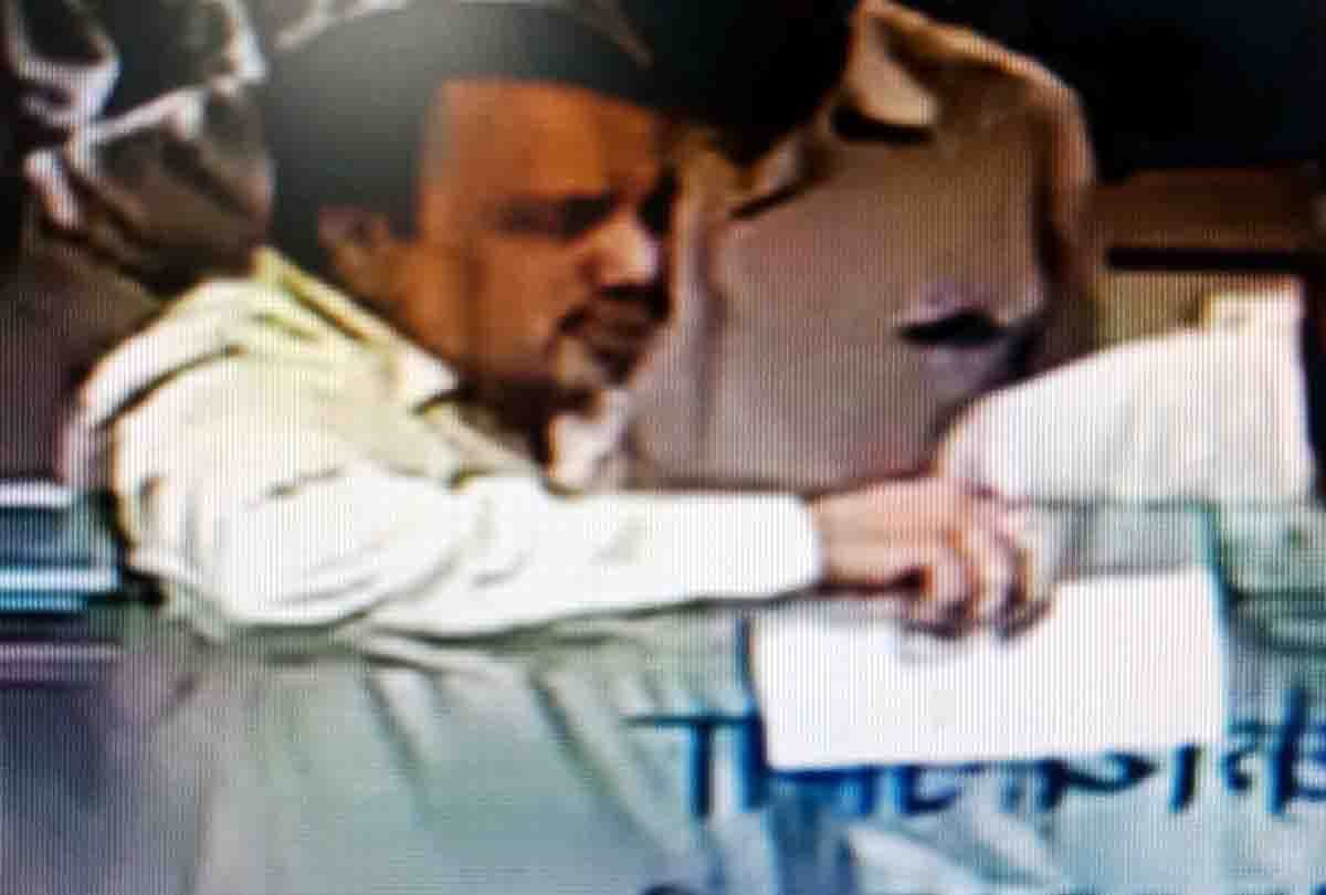 loot from Retired sub inspector of police in State Bank