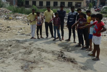 People ruckus on getting residues of cattle in noida