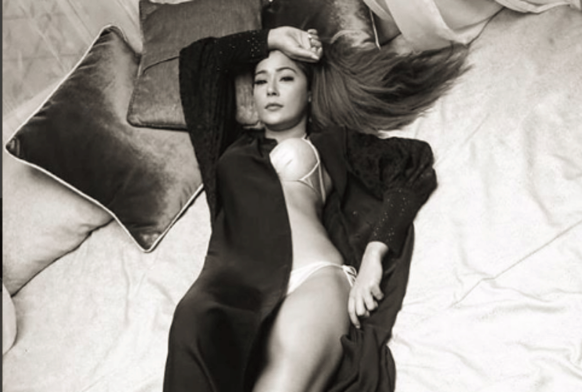 Sara Khan sensual bikini pictures