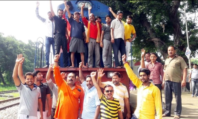 एससी-एसटी एक्ट: बरेली जा रही ट्रेन को रोका
