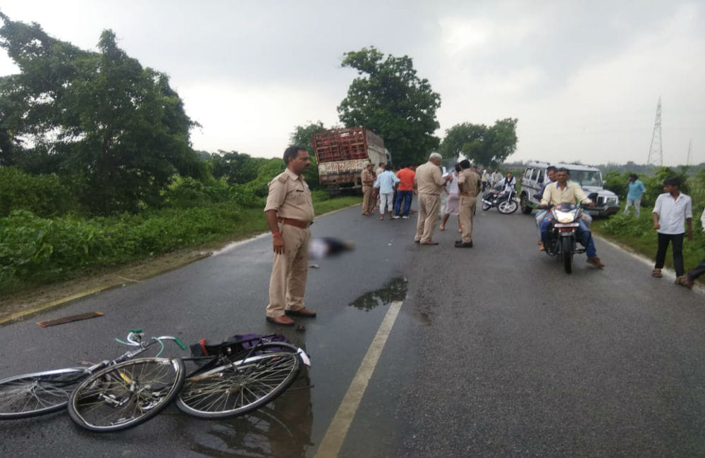 school girl dies in road accidents in etah