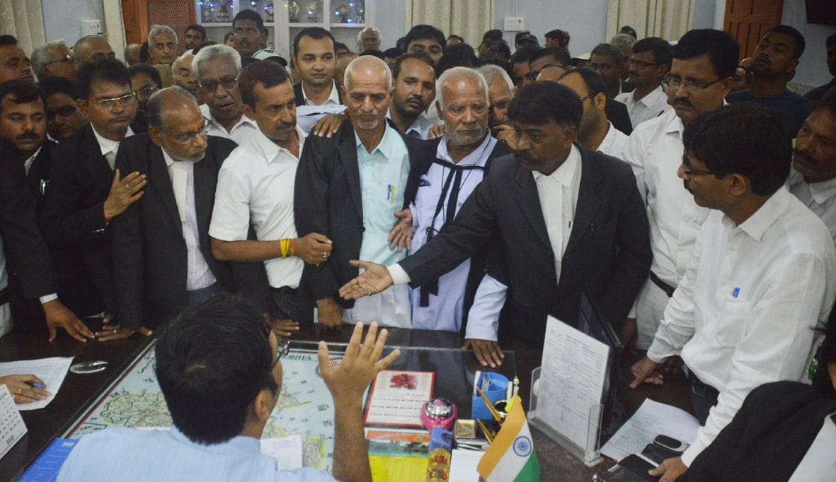 न्यायिक कार्य से विरत रहे अधिवक्ता
