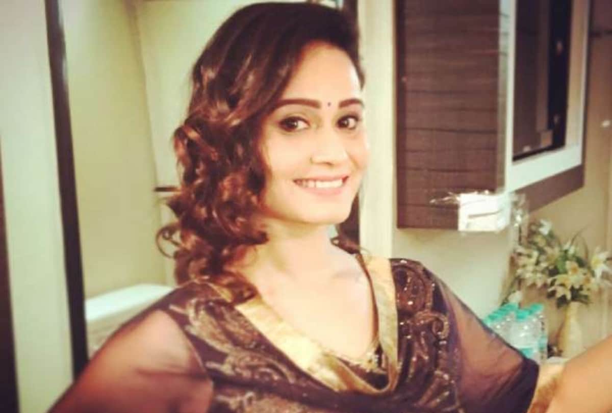 kangana ranaut again trouble another acrtess quit manikarnika
