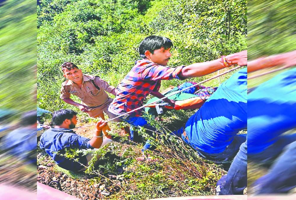 Dead body rescue Horrible Photos of Bus Accident in ramnagar