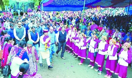 देव धुनों से लंबाथाच नलवाड़ मेले का आगाज