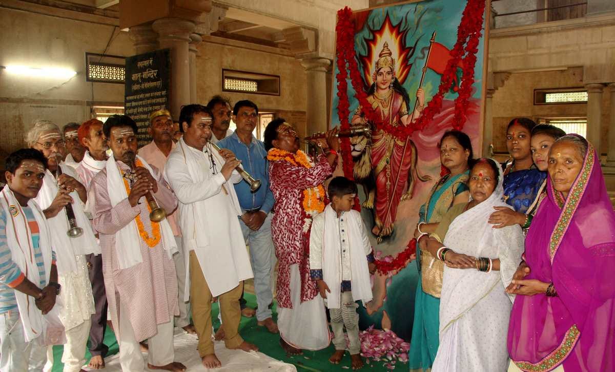 Vande mataram sing in bharat mata mandir at varanasi