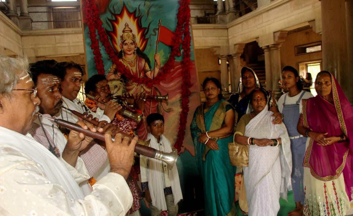 Vande mataram sing in bharat mata mandir at varanasi