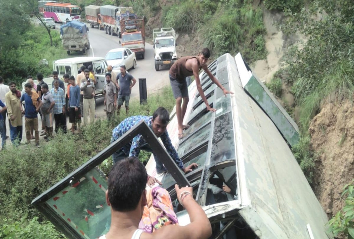 punjab roadways bus fell into trench after break fail at bilaspur