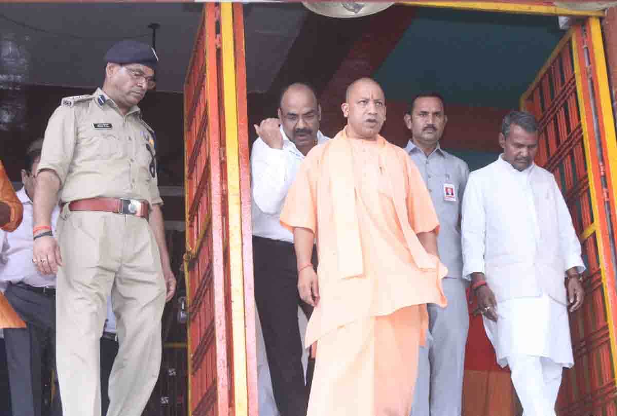 Chief Minister Yogi visits flood affected areas in Unnao district