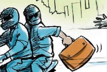 three punks looted man by touching feet