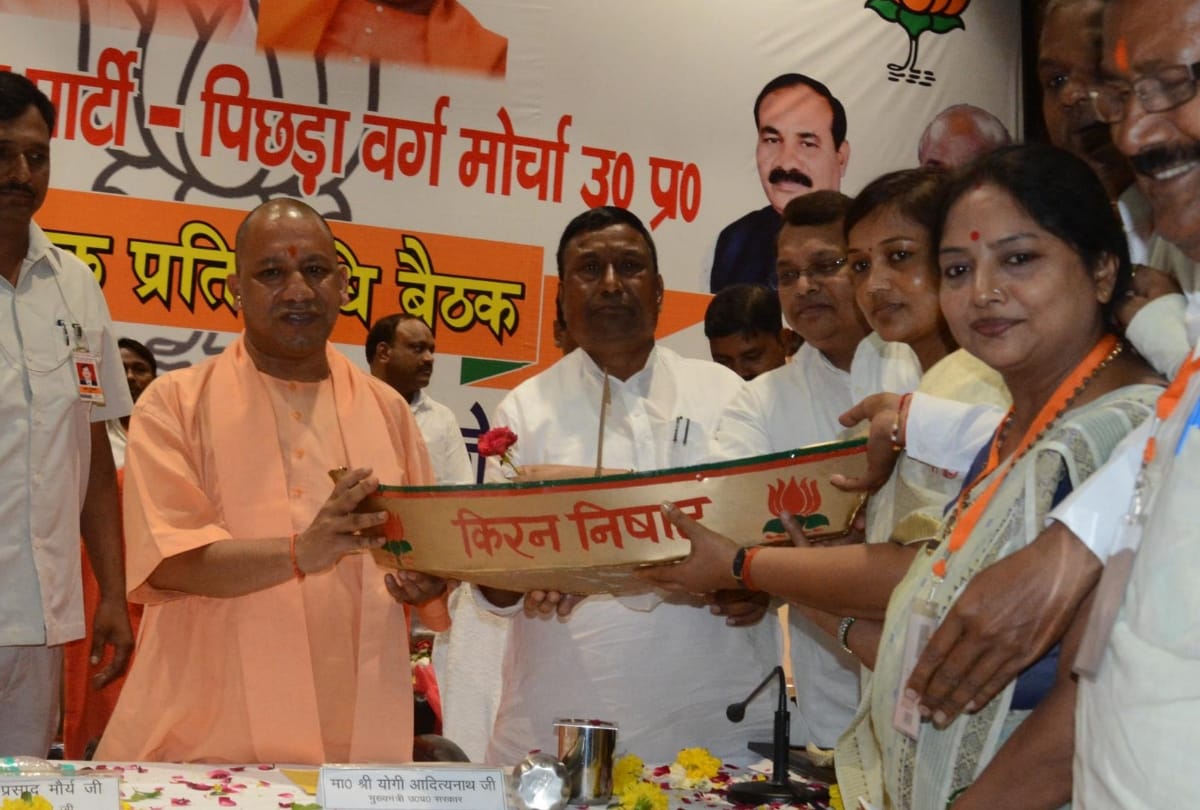 cm yogi statement on akhilesh yadav and is family issue