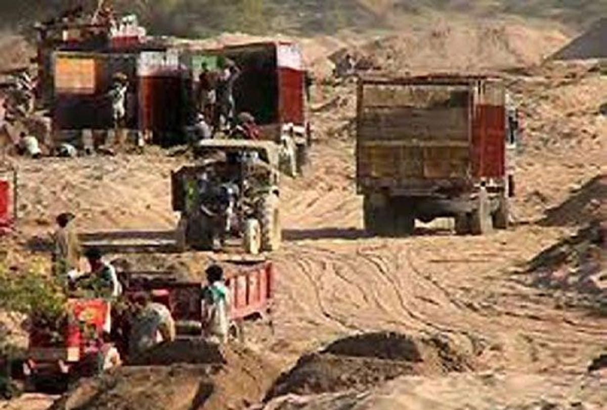 Sand mafia crushed with tractor trolley killing deputy ranger in morena
