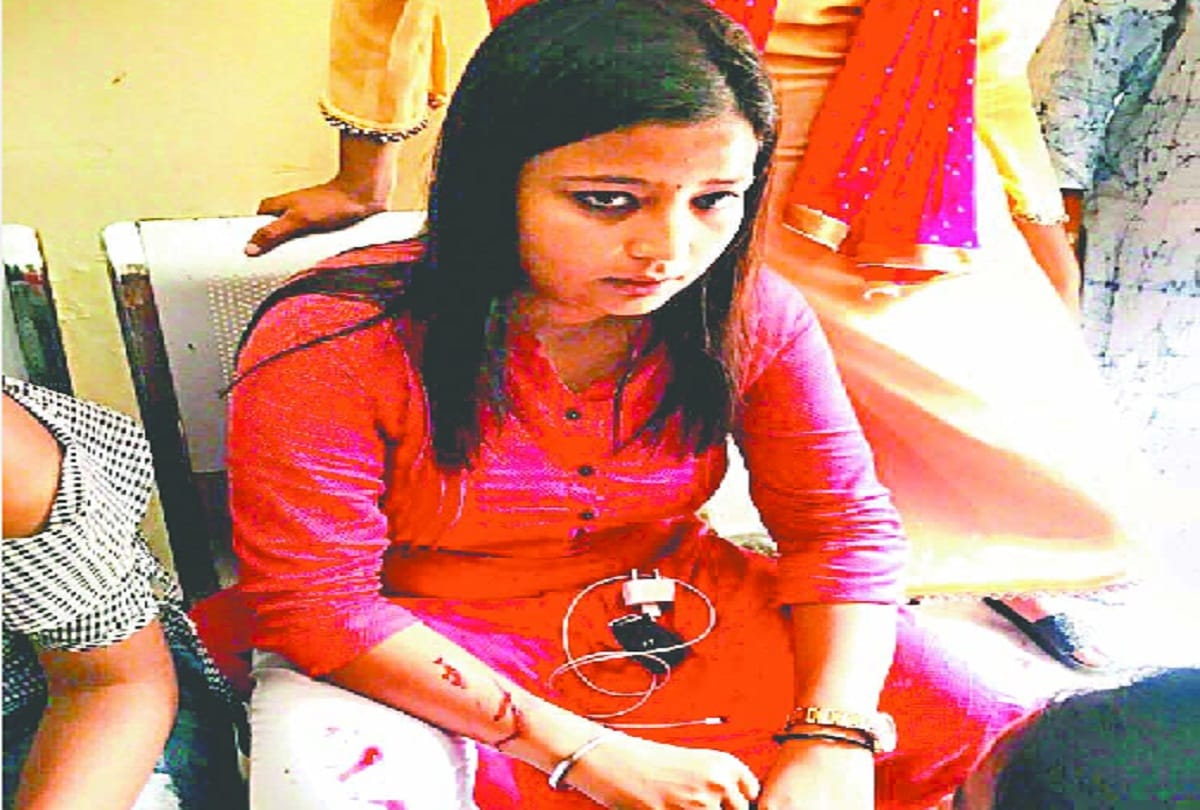 attack on National General Secretary of NSUI Karisma