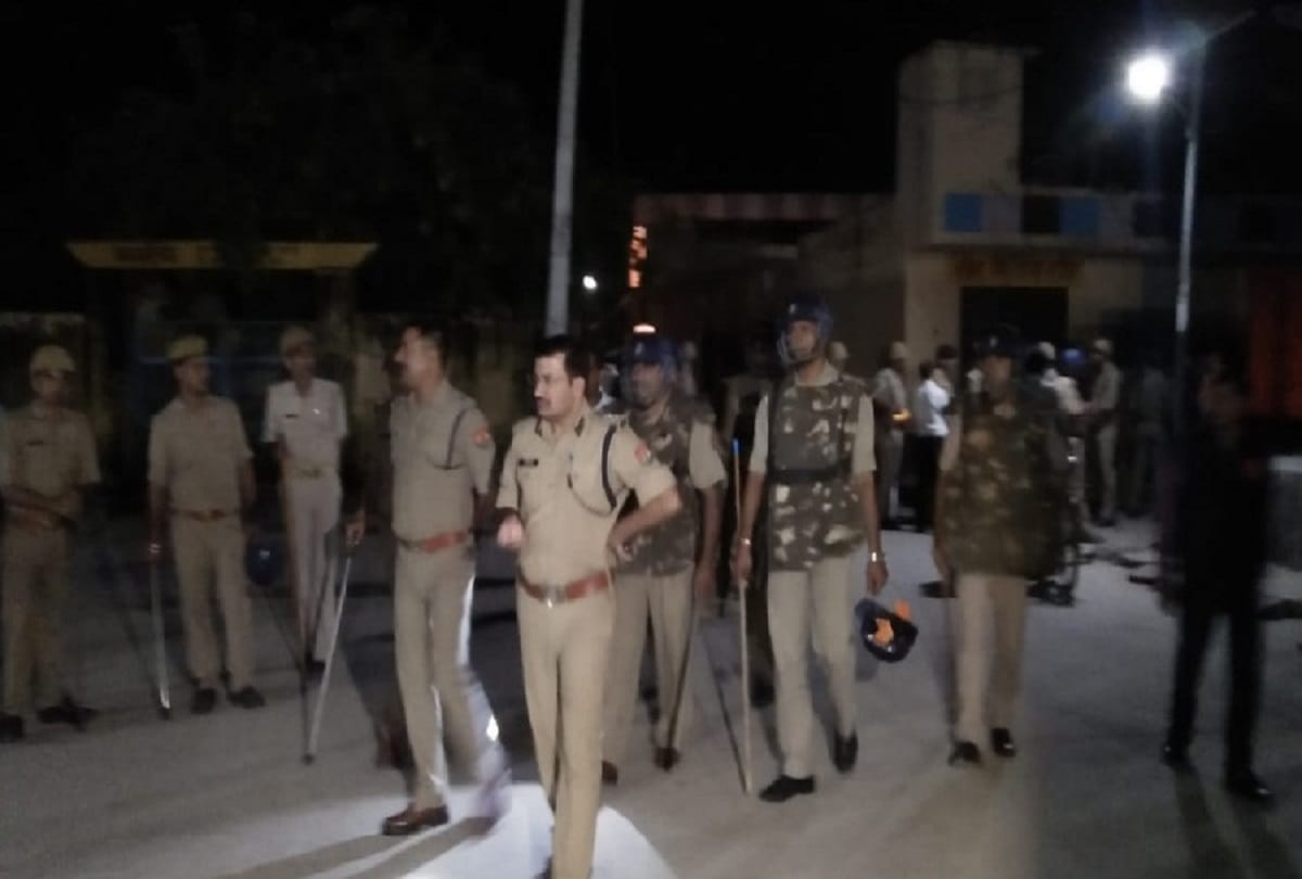 Stone at religious site in UP, and try to fire, Force deployed