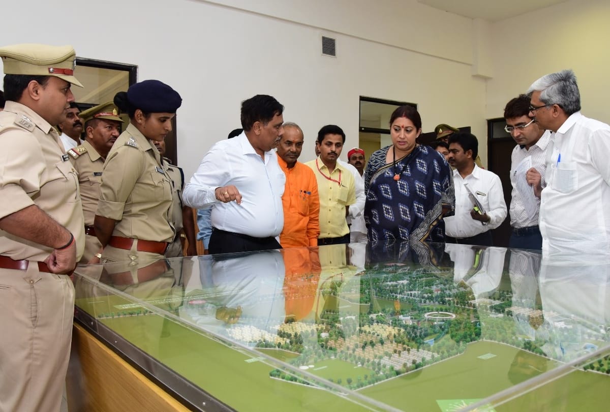 central minister smriti irani visited modern rail coach factory lalganj