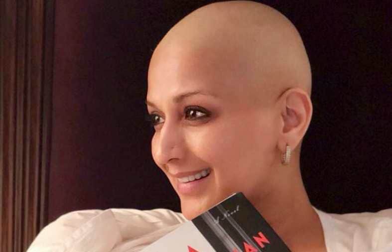 sonali bendre enjoying the day with reading book