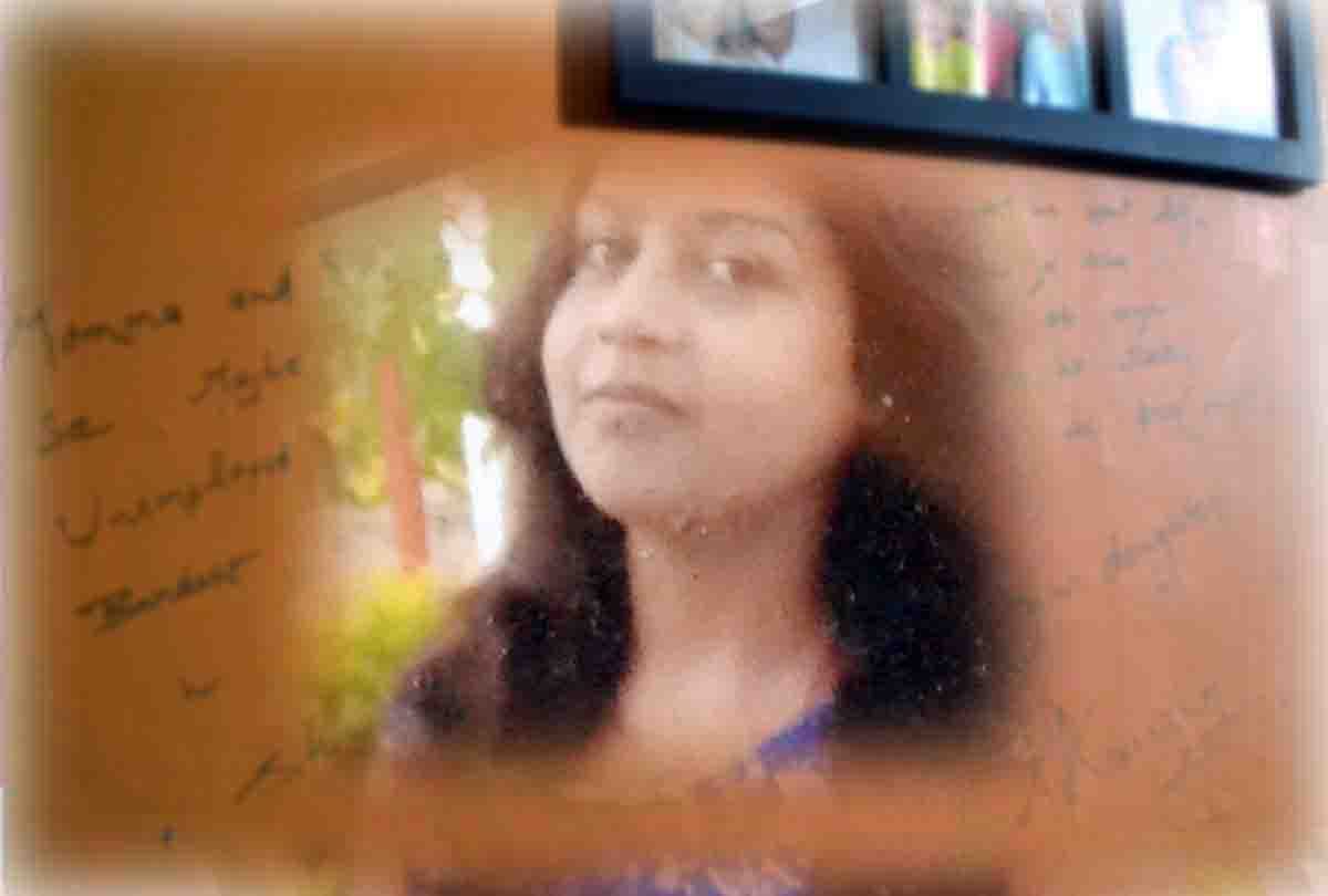 By telling the reasons for unemployment Schoolgirl hanged