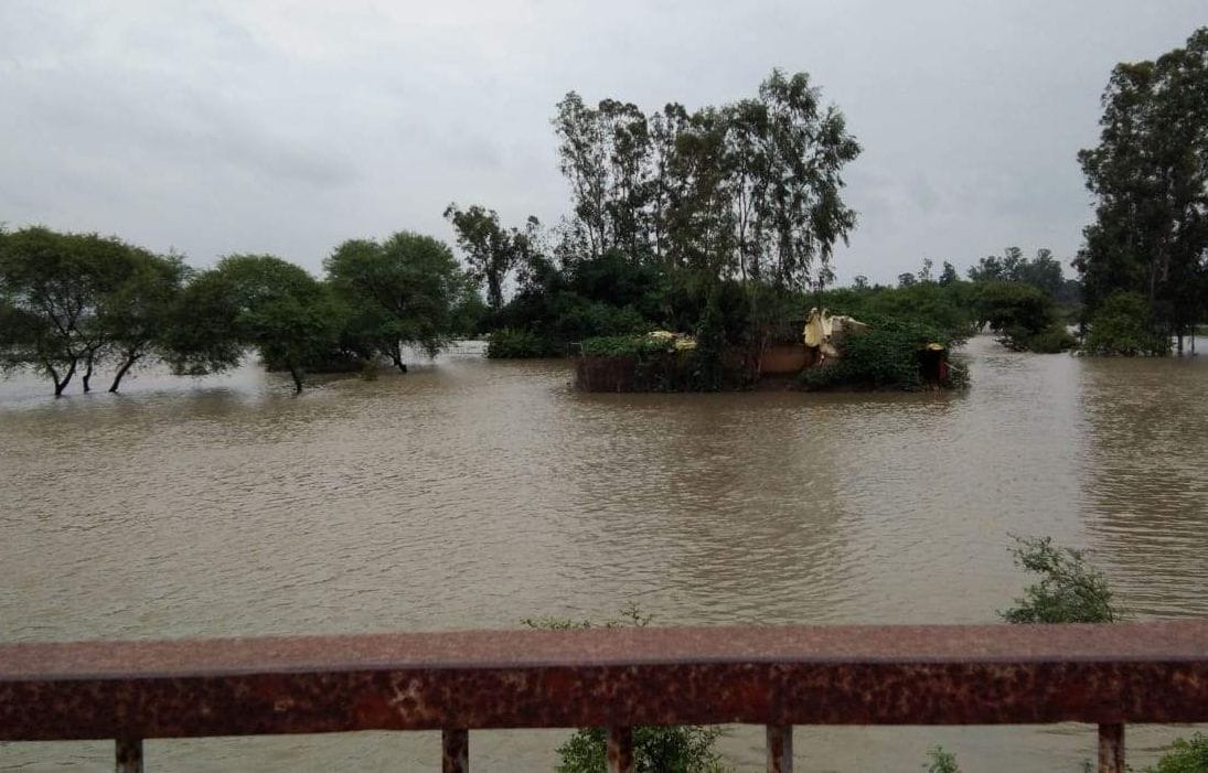 Breeze in the rivers, dipping the bridge of the Belan