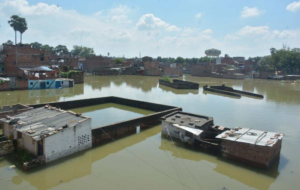 Varanasi ganga water level going down but  varuna river create problem for people
