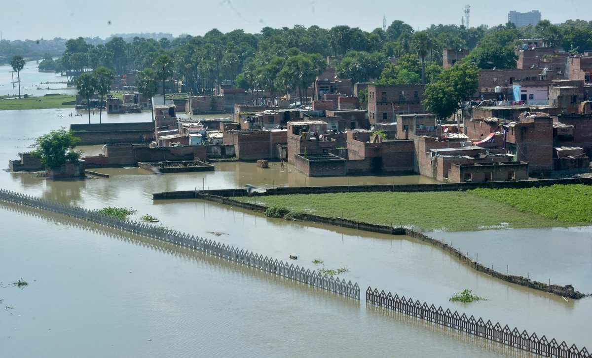 Varanasi ganga water level going down but  varuna river create problem for people