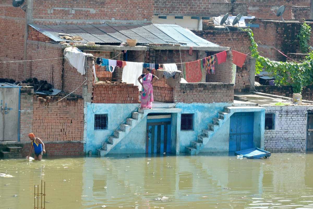 Varanasi ganga water level going down but  varuna river create problem for people