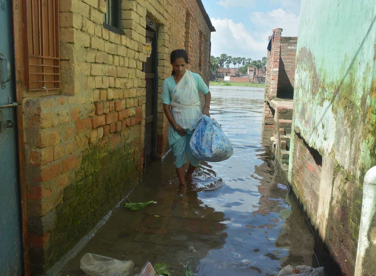 Varanasi ganga water level going down but  varuna river create problem for people