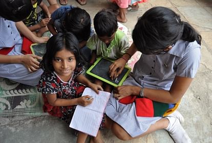 International Literacy Day 2021:क्यों मनाया जाता है साक्षरता दिवस, क्या है इसका महत्व? जानिए यहां - International Literacy Day 2021: Know The Theme, Significance, Background Of The Day - Amar Ujala ...