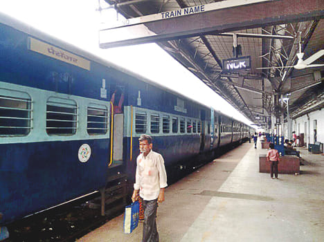 GRP police station in front of train dacoity case