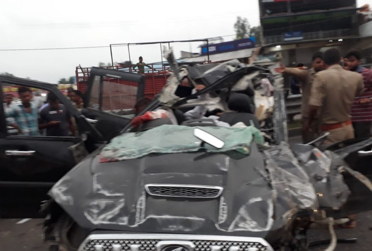 SUV tyre burst on faizabad-lucknow highway, two dead
