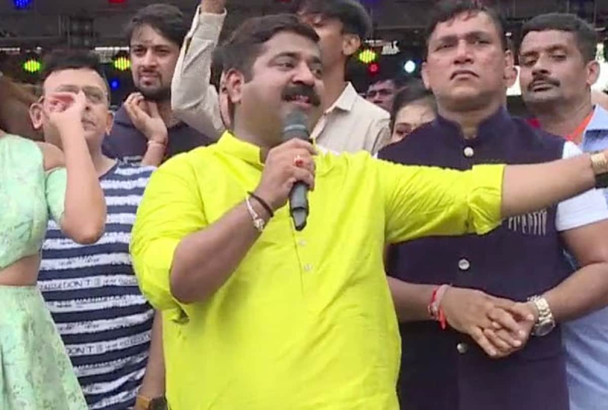 bjp mla ram kadam pays tribute to sonali bendre