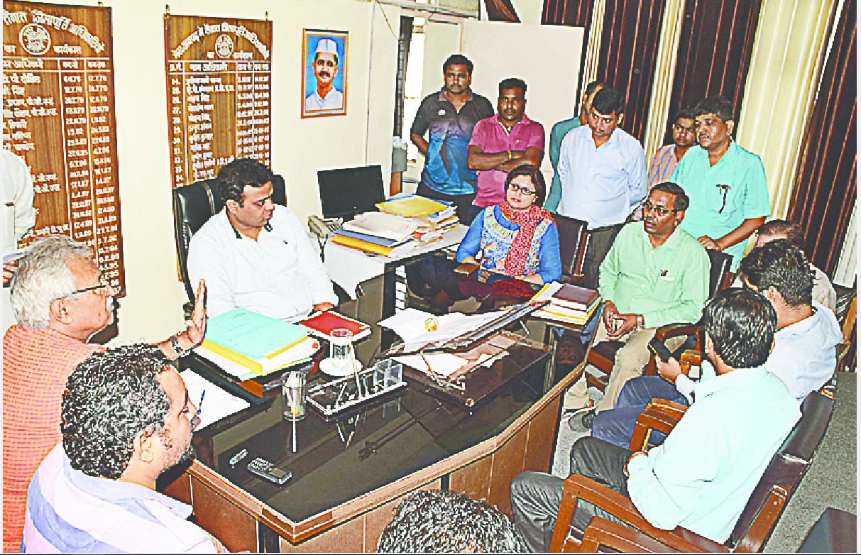 ration ke ghotalebajo ki stf kre janch
