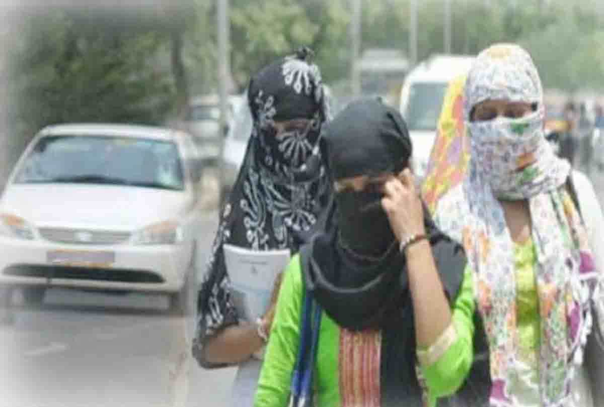 three teachers sought Lift by car and Suspended