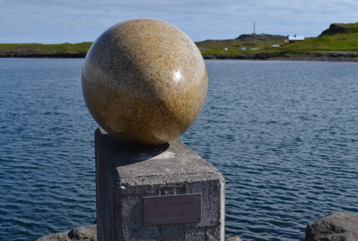 know about these egg sculptures that represent the native birds of eastern Iceland