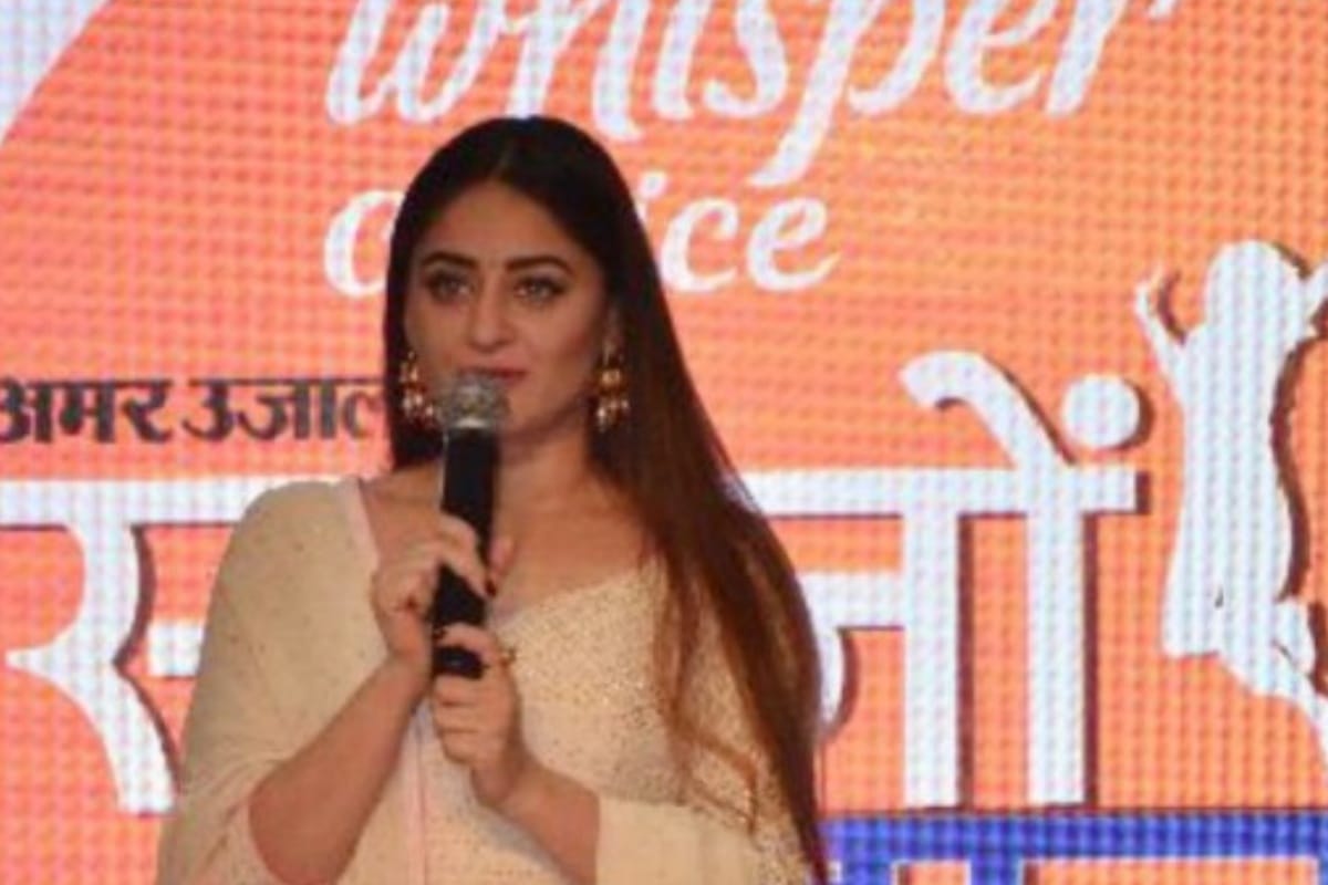 Whisper choice with amar ujala awares Daughters about Periods problems in sapno ki udaan programe