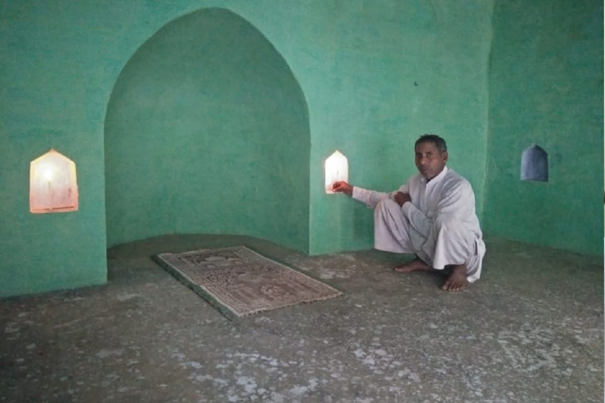 UP: Hindu family is keep lighting the mosque for many years and saved from riots