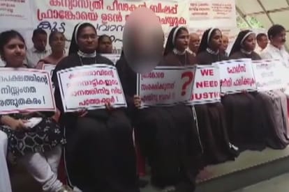 Nuns in Kochi sit in protest demanding the arrest of Bishop of Jalandhar Franco Mulakkal