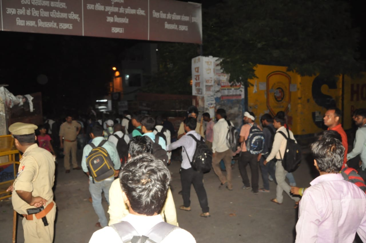 assistant teacher applicant protest in basic education head office