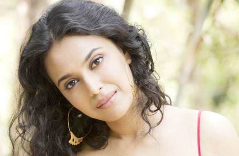 swara bhasker shuts troll for after he tweets her veere di wedding scene to her father