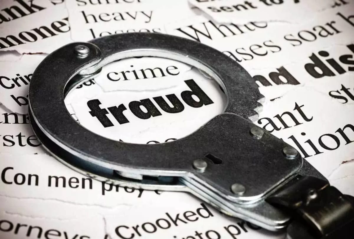 A man fraud with many people and make big house