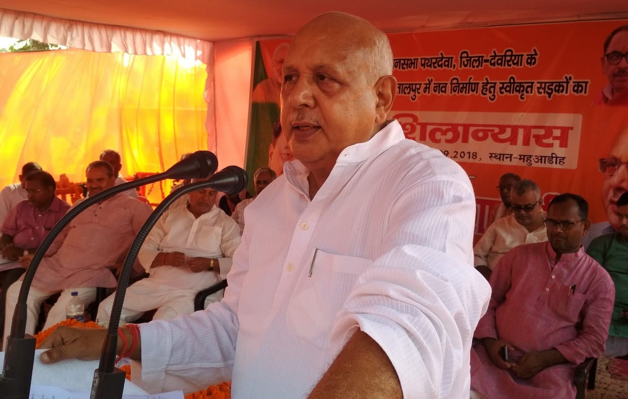 कैबिनेट मंत्री ने किया 12 सड़कों का शिलान्यास